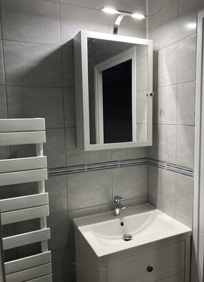 Douche, sèche-cheveux