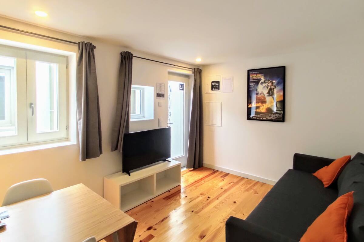 Superior Apartment | Private kitchen | Mini-fridge, microwave, espresso maker, toaster