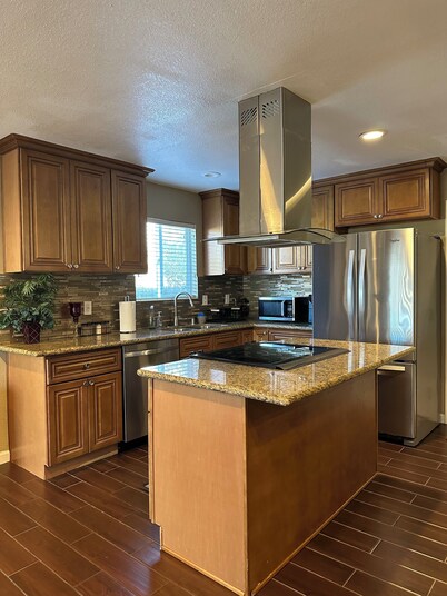 Cozy and Convenient Entire Home For traveling professionals and families 