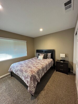 3 bedrooms, iron/ironing board, free WiFi, bed sheets