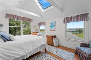 3 bedrooms, iron/ironing board, WiFi