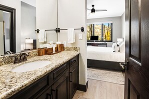 3 bedrooms, desk, iron/ironing board, WiFi