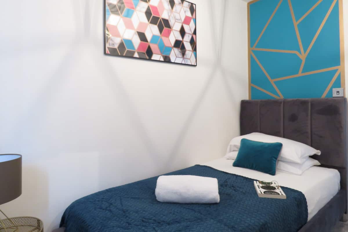 City Single Room | Blackout curtains, free WiFi