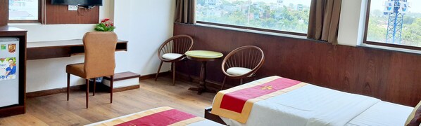 Quarto casal luxo | Frigobar, individualmente mobiliados, escrivaninha