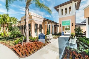Exterior - Stunning Solara 6 Bedroom with Private Pool & Spa Near Clubhouse & Disney (Kissimmee)