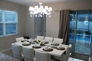 Dining - Stunning Solara 6 Bedroom with Private Pool & Spa Near Clubhouse & Disney (Kissimmee)
