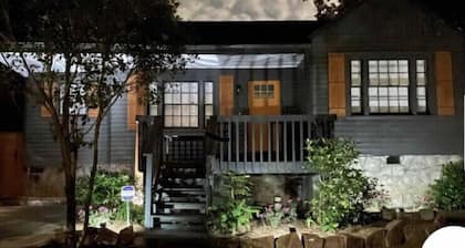 Walkable East Atlanta Beltline Bungalow in great neighborhood