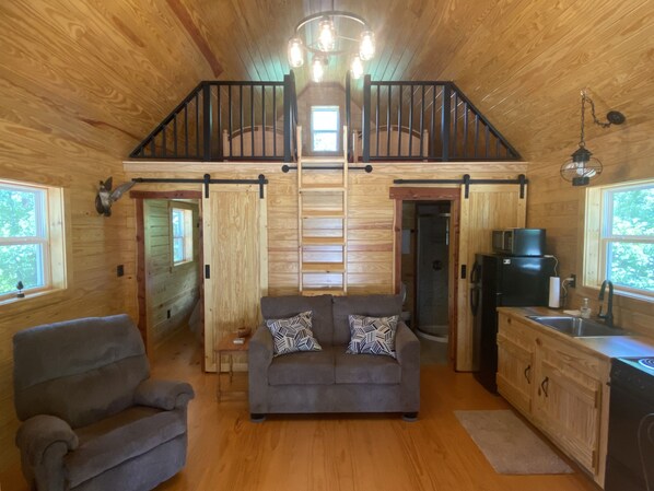 Smart TV - Cabin on Queens Creek (Hubert)