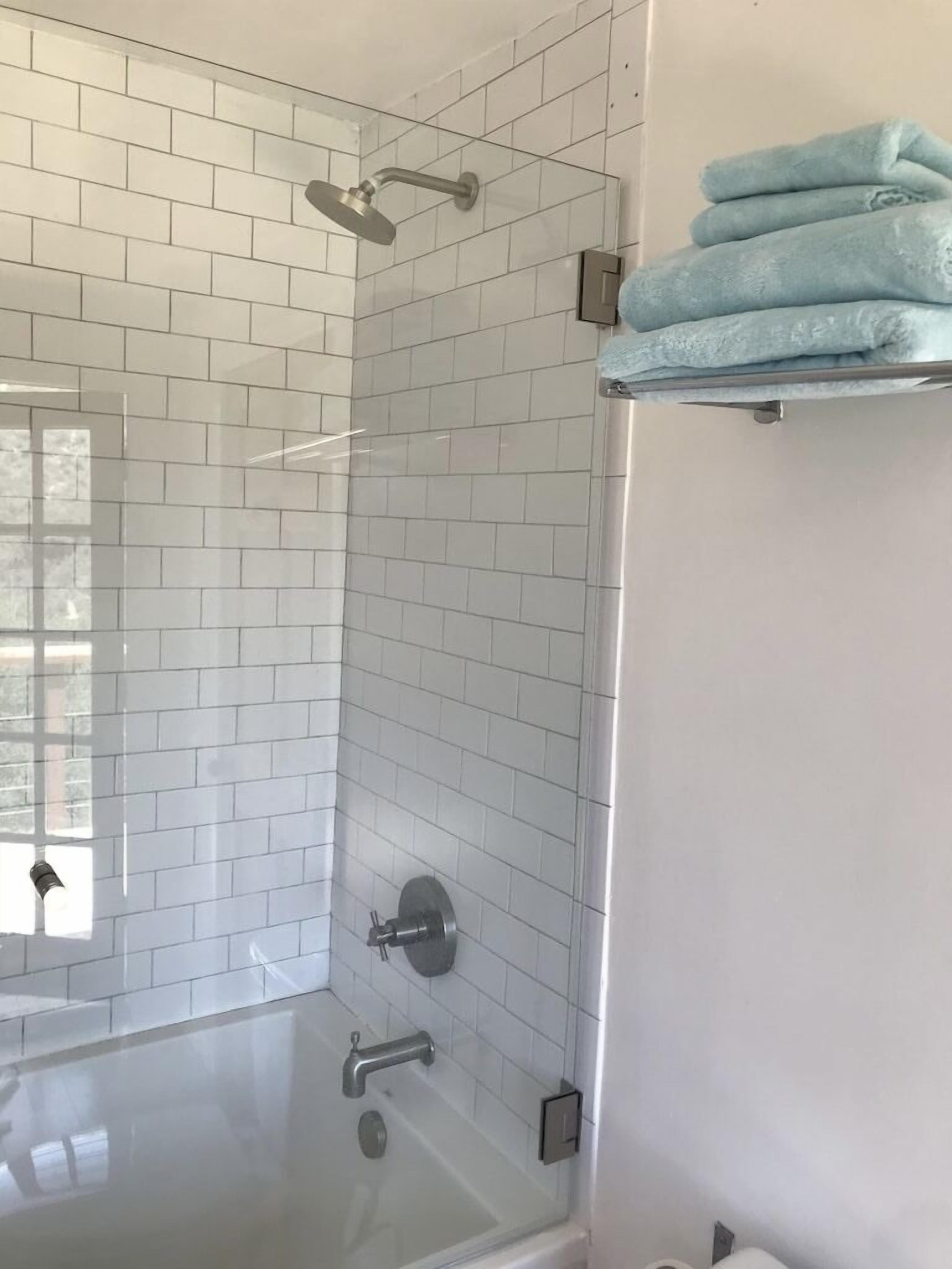 Combined shower/bathtub, hair dryer, towels, soap