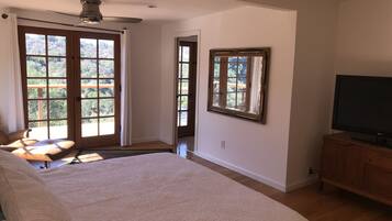 3 Schlafzimmer, Betten mit Memory-Foam-Matratzen, Schreibtisch