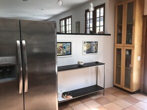 Interior - Topanga Deck House light spacious, amazing mountain views, huge deck under Oaks (Topanga)