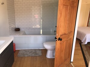 Combined shower/bathtub, hair dryer, towels, soap