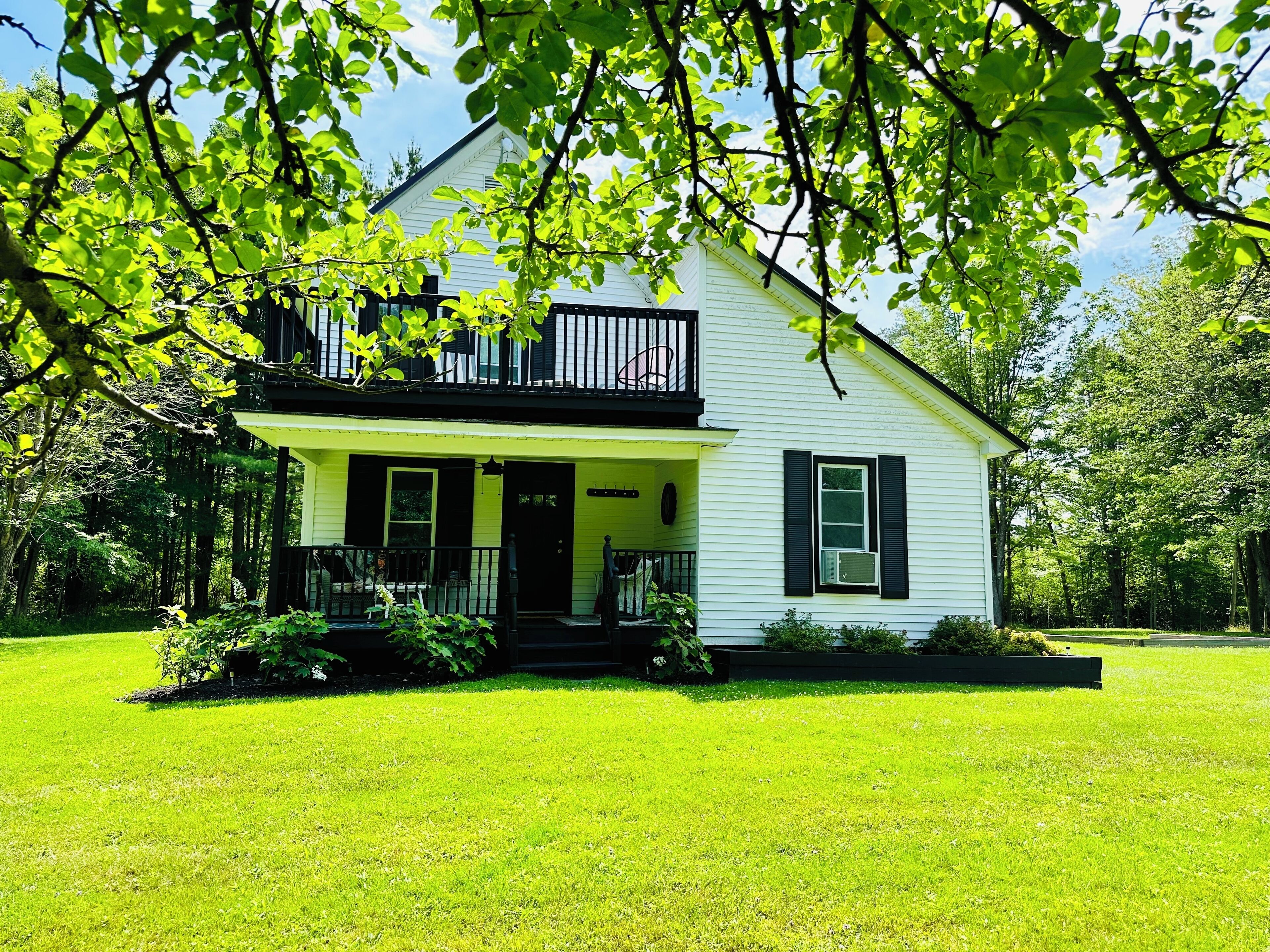 Secluded Cottage near CHQ Institution & Lake 