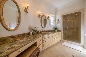 Shower, hair dryer, towels, soap - BillsMore Estate!  9 acres with amazing views & trails. 11 minutes to downtown  (Asheville)