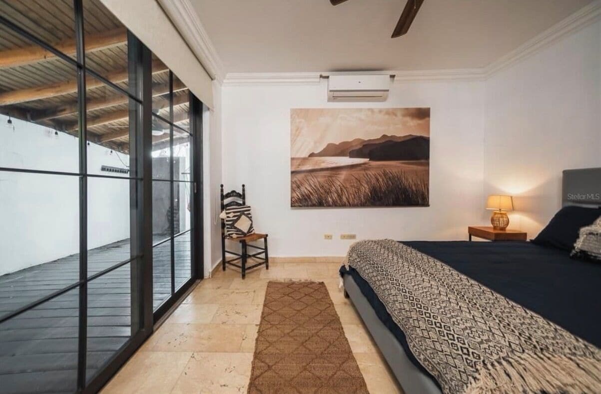 5 habitaciones, tabla de planchar con plancha, cuna de viaje y wifi 