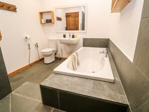 Cottage | Bathroom