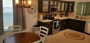 Private kitchen - Spacious 3 Bedroom 2 Bath W/Private backyard (Killeen)