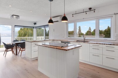 Tranquil Vineyard Haven: Home w/ Pool and Hot Tub!