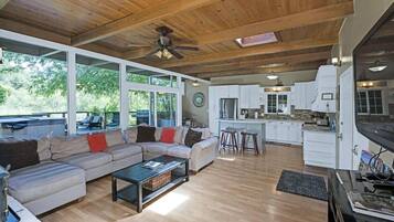 Smart TV, fireplace, offices