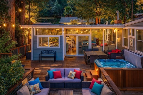 River View Lodge - Hot Tub and Tastings Included