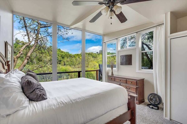 3 bedrooms, iron/ironing board, travel cot, free WiFi