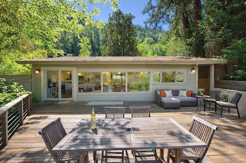 Redwood Riverfront - Hot Tub and Tastings Included