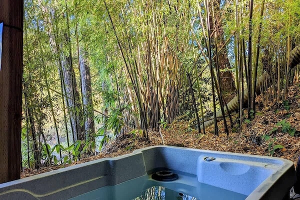 Bañera de hidromasaje al aire libre