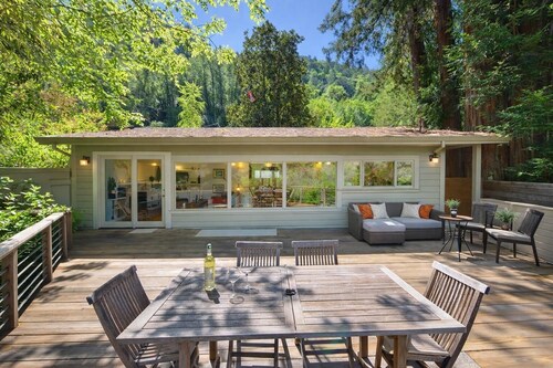 Redwood Riverfront - Hot Tub and Tastings Included