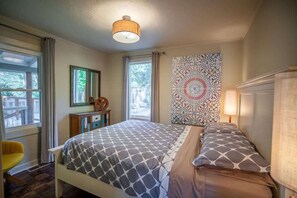 2 bedrooms, iron/ironing board, free WiFi, bed sheets
