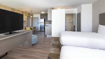 Studio, 2 Queen Beds, Garden View (Balcony)