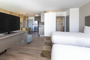 Estudio, 2 camas Queen size, vista al jardín (Balcony) | Caja de seguridad en la habitación y espacio para trabajar con laptop 