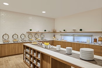 Free daily continental breakfast at Residence Inn by Marriott Playa del Carmen