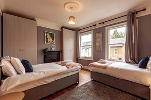 2 slaapkamers, een strijkplank/strijkijzer, gratis wifi, beddengoed