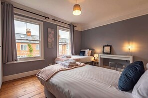 2 bedrooms, iron/ironing board, free WiFi, bed sheets