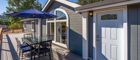 屋外ダイニングエリア