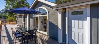 Calistoga Vineyard Getaway - Hot Tub and Tastings Included