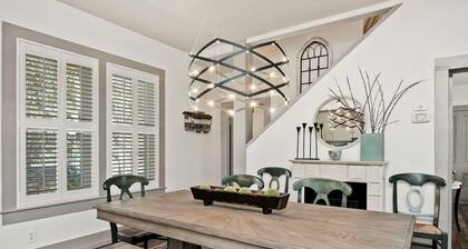 Historic Plaza Gem - Wine Tastings Included