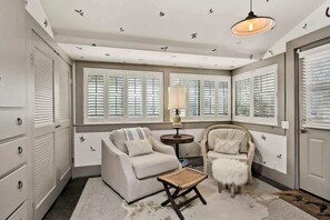 Smart TV, books, offices