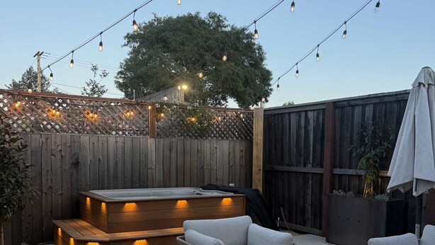 A patio with outdoor seating, a hot tub, and string lights. - Healdsburg Plaza Gem-Hot Tub and Tastings Included (Healdsburg)