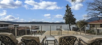 Sandy Feet Retreat -- lakefront Retreat with sand volleyball court!