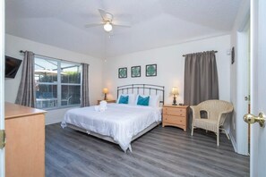 5 bedrooms, iron/ironing board, WiFi, bed sheets - 133 Beautiful 5BD Home With A Lake View! (Kissimmee)