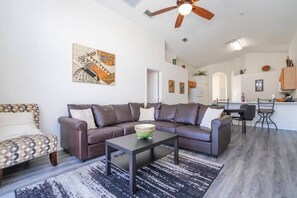 TV, DVD player - 133 Beautiful 5BD Home With A Lake View! (Kissimmee)