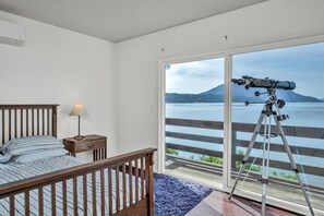 4 quartos, ferros/tábuas de passar roupa, berço de viagem