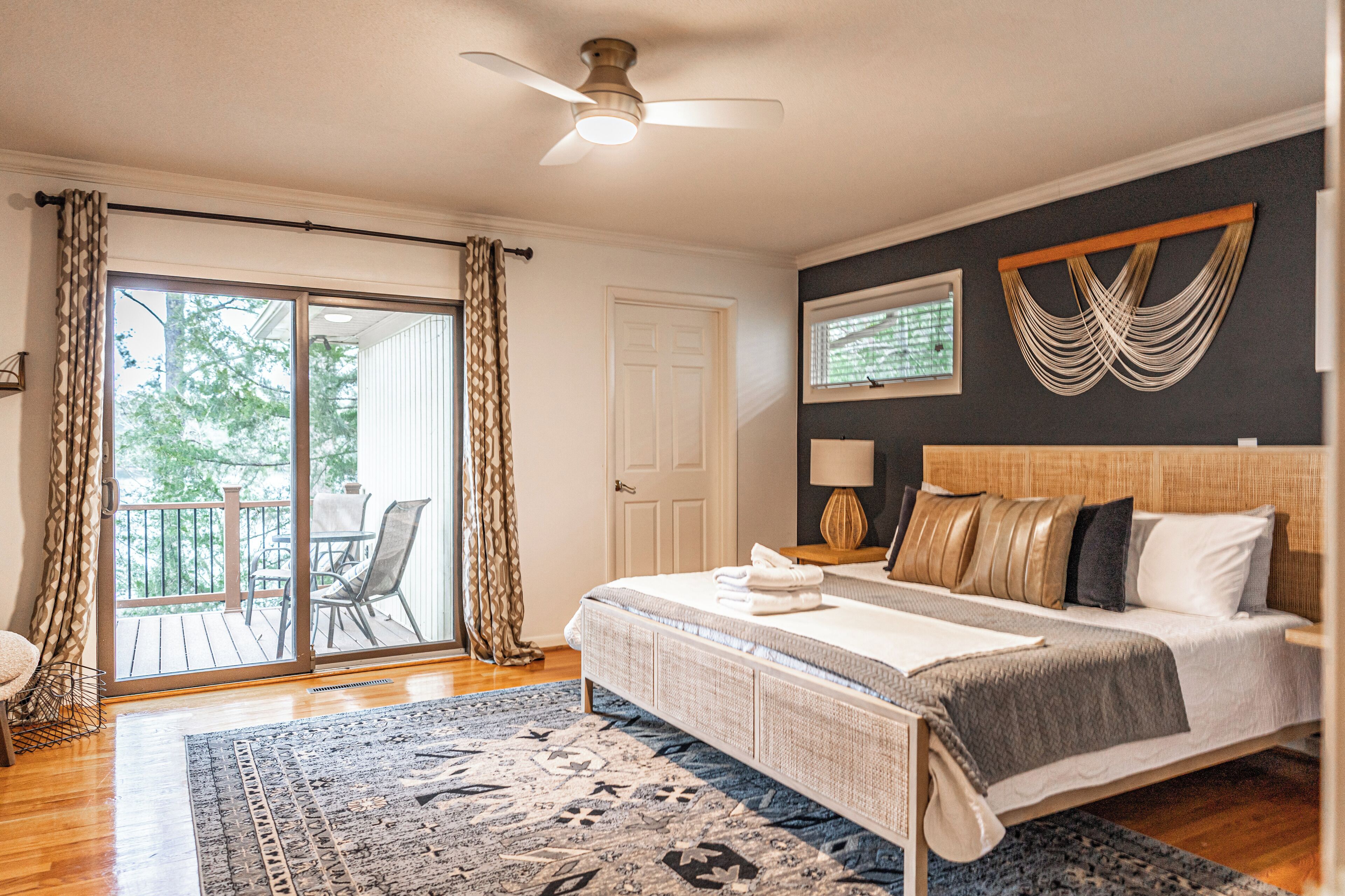 4 bedrooms, travel crib, WiFi, bed sheets