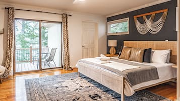 4 bedrooms, travel crib, WiFi, bed sheets
