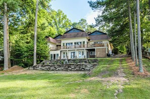 Exterior - Lakefront Retreat Mins to Golf! Sleeps 8 guests! (Whispering Pines)