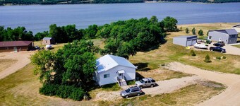 Backyard Lake Access, Kayaks, Fire pit, Grill, Hammock, Deck, Beautiful Views