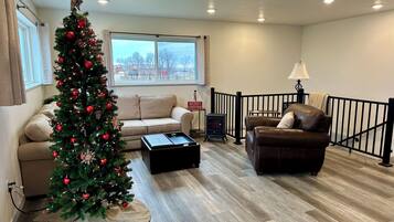 Smart-TV, Kamin, Bücher