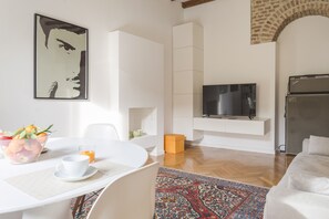Comfort Apartment, 2 Bedrooms, City View (Via Pioppette 3) | Living area | 42-inch flat-screen TV with digital channels - Heart Milan Apartments - Duomo Colonne (Milan)