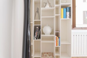 Comfort Apartment, 2 Bedrooms, City View (Via Pioppette 3) | Oppholdsområde | En 42-tommers Flatskjerm-TV med digitale kanaler